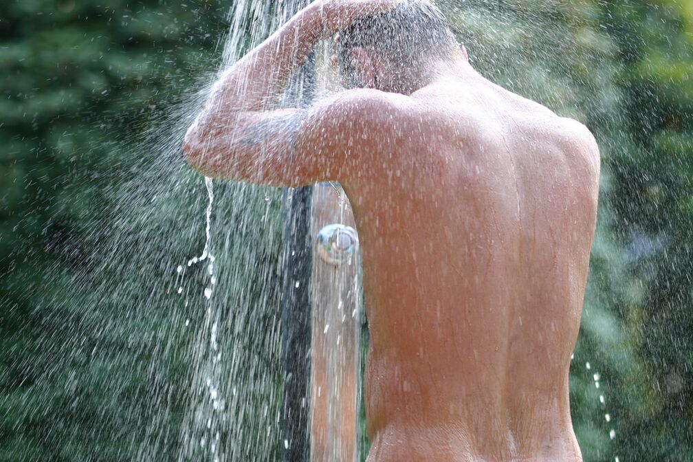 Після ванни з содою чоловікові необхідно прийняти прохолодний душ